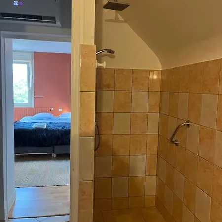 Couette-café Les Mottes 2*