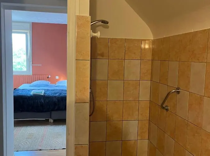 Couette-café Les Mottes 2*